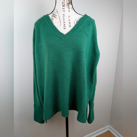 J. Crew Women's Emerald Green High Low V-Neck Relaxed Merino Blend Sweater XXL - Picture 2 of 11
